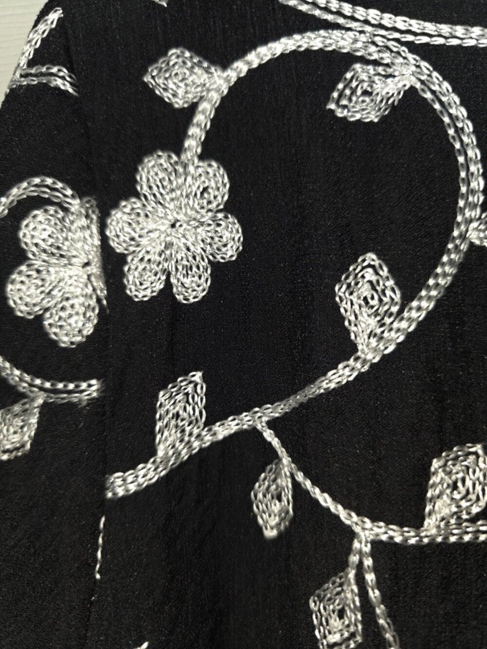 Kindred Black Embroidered Floral Blouse XL